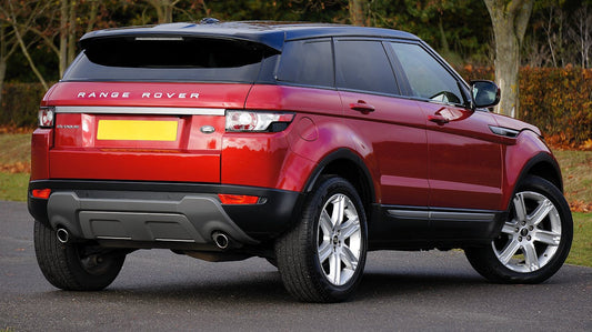Analysis of the 2024 surge in luxury car prices showing December trends and key models like Land Rover Range Rover and Cadillac Escalade.