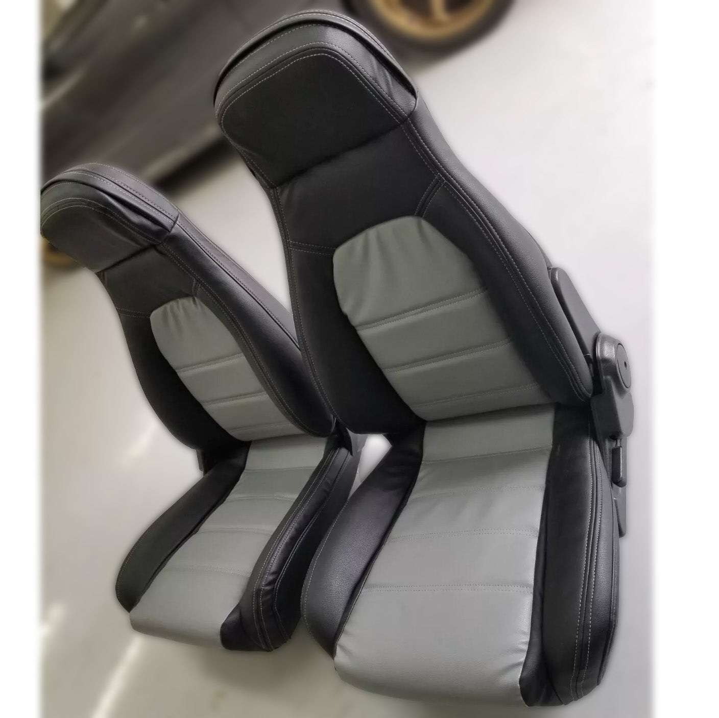 Two-Tone Black and Gray Leather Seats – Upgrade Your 1989-2000 Mazda Miata Interior
